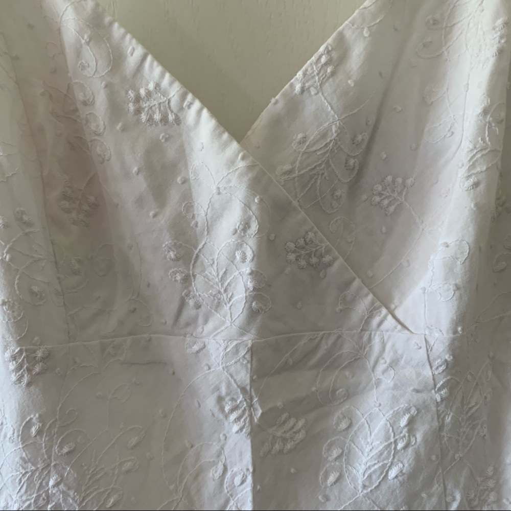 New Beautiful white dress - Picture 3 of 7